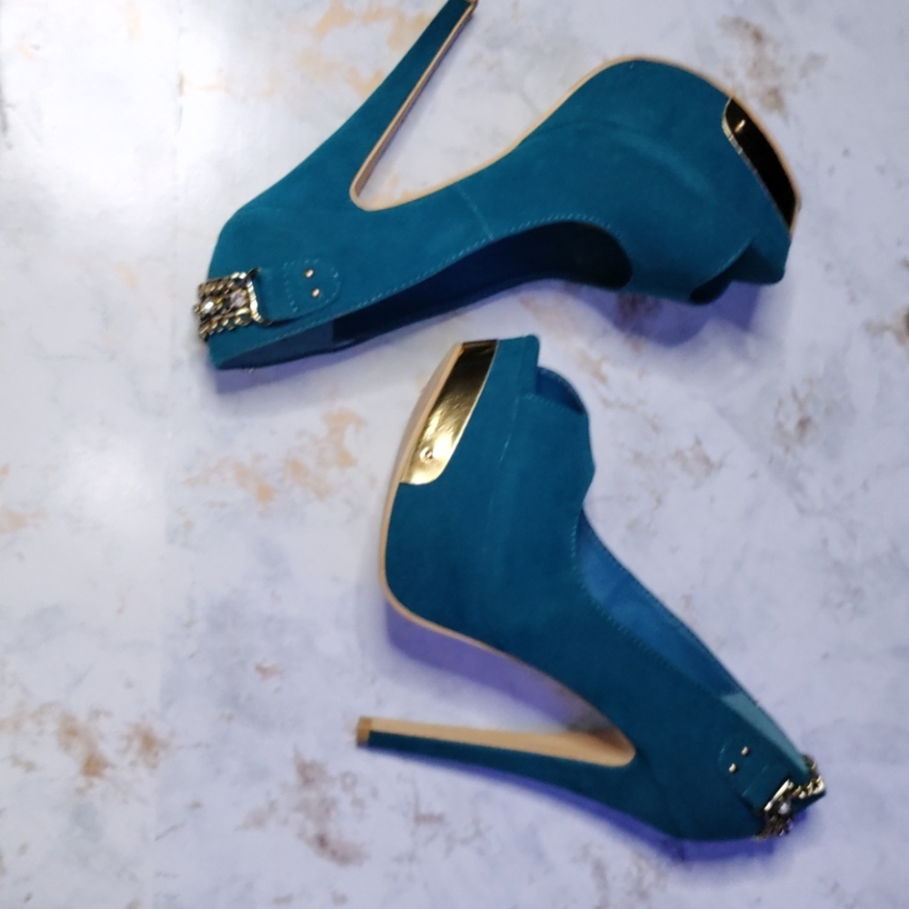 Blue Heels - Picture 3 of 3